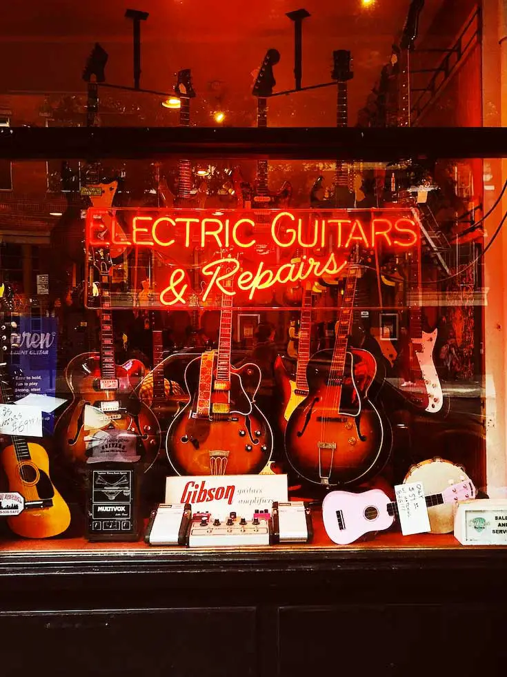 things-to-avoid-when-buying-an-electric-guitar-4